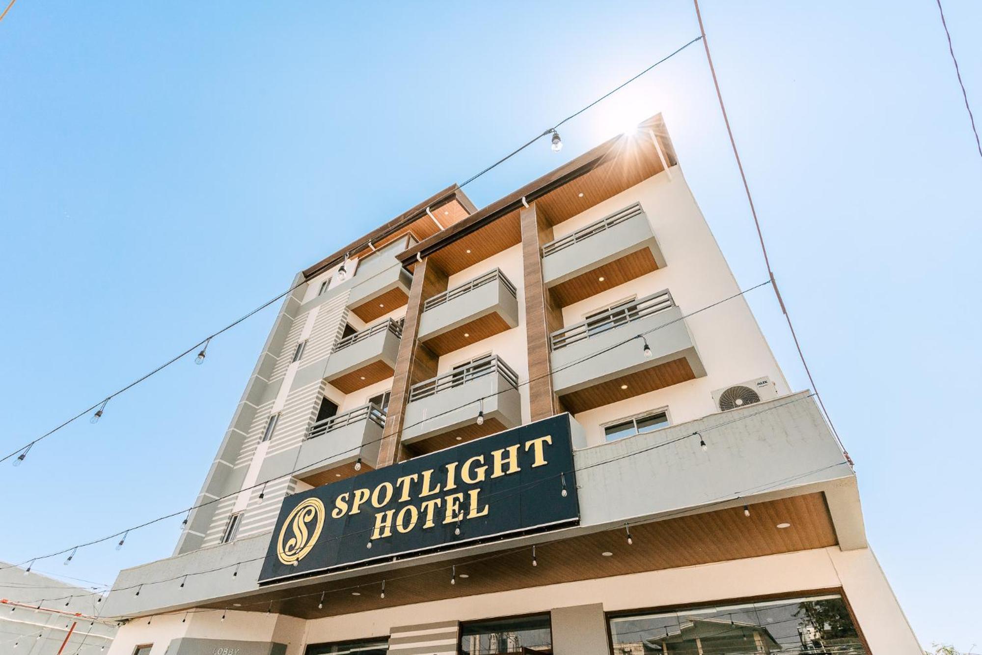Spotlight Hotel Near Hundred Islands Wharf อลามินอส ภายนอก รูปภาพ