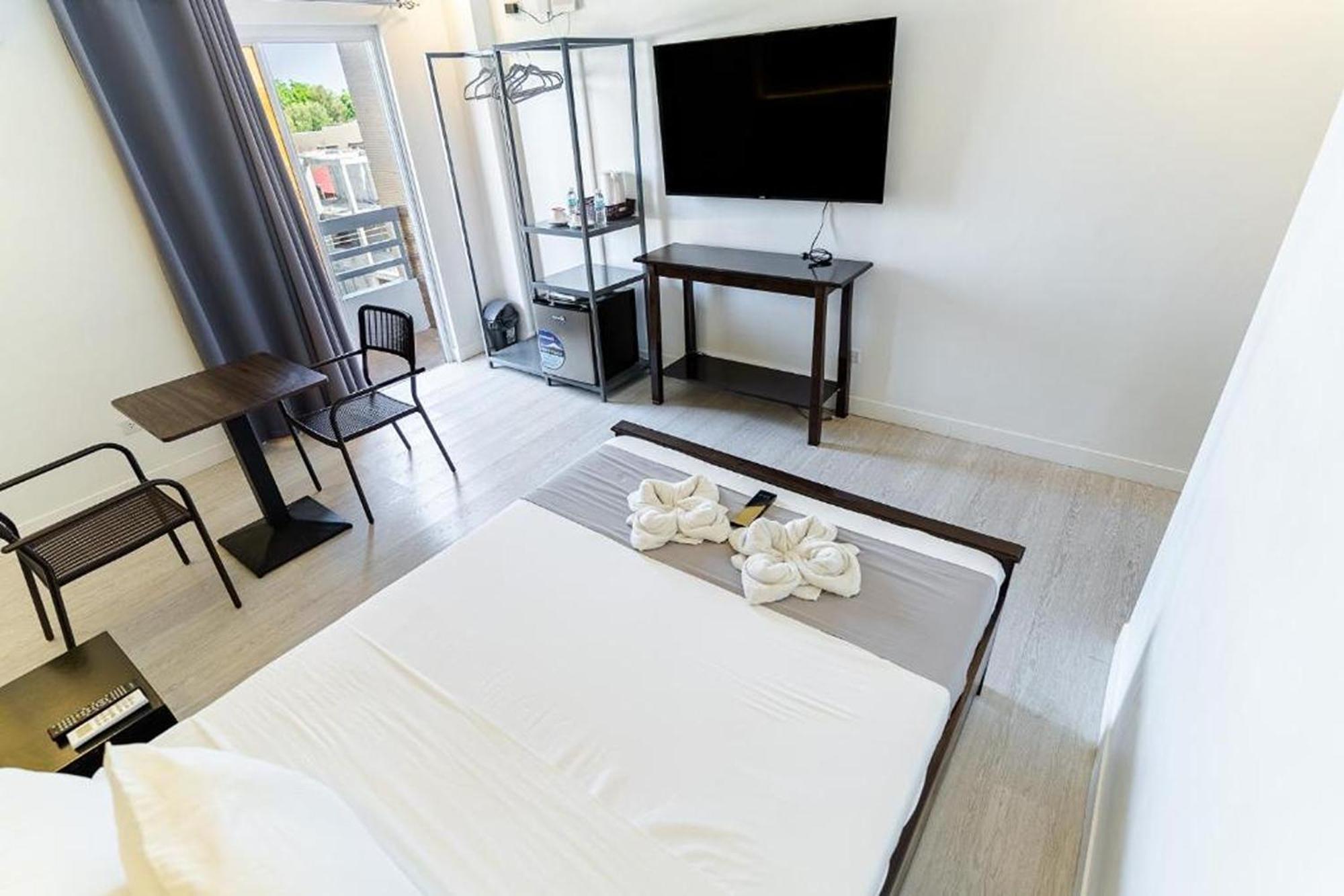 Spotlight Hotel Near Hundred Islands Wharf อลามินอส ภายนอก รูปภาพ